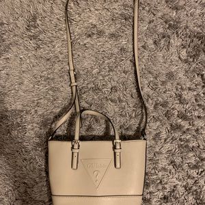 GUESS hand/ crossbodybag